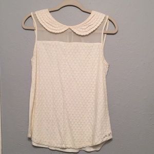 Sleeveless blouse with detailed Peter Pan collar.